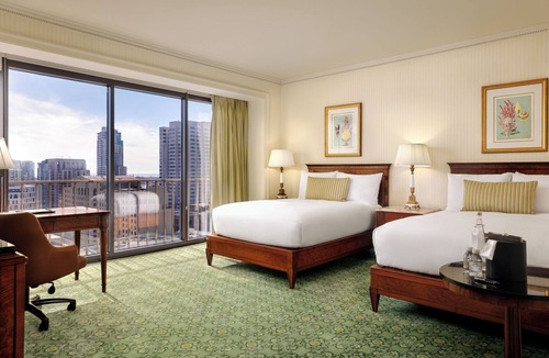 Downtown San Diego Hotel | Relaxing Family Getaway in Downtown | 2 Rooms w/Rooftop Pool Access