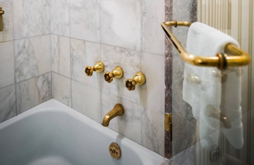 Downtown San Diego Hotel | Relaxing Family Getaway in Downtown | 2 Rooms w/Rooftop Pool Access