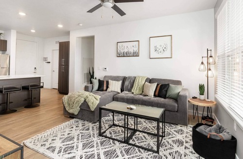 Draper Apartment | Relaxing Luxury Stay King Beds Pool Fitness Center