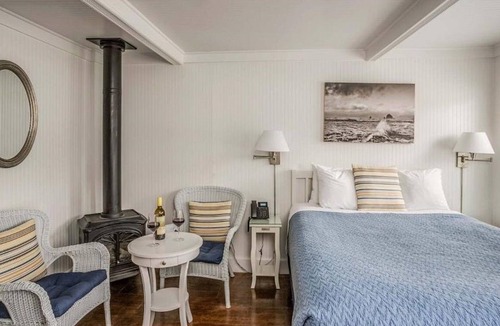 Downtown Cannon Beach Hotel | Relaxing McBee Cottage - Classic Queen Unit at Cannon Beach Hotel Collection!