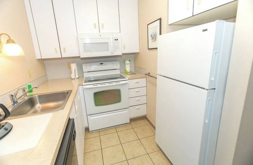 Ocean Shores Apartment | Relaxing Ocean Shores Stay – Sauna, Pool, BBQ Area & Cozy Fireplace