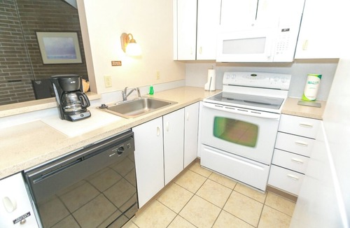Ocean Shores Apartment | Relaxing Ocean Shores Stay – Sauna, Pool, BBQ Area & Cozy Fireplace