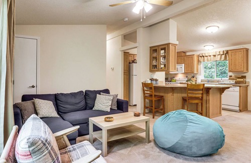 Marion County House | Relaxing Riverfront Getaway w/Fire Pit in Idanha