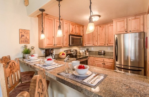 Mammoth Lakes Condo | Remodeled Cabin, Near The Village & Trails, Complex Pool & Hot Tub