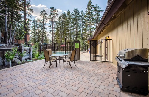 Mammoth Lakes Condo | Remodeled Cabin, Near The Village & Trails, Complex Pool & Hot Tub
