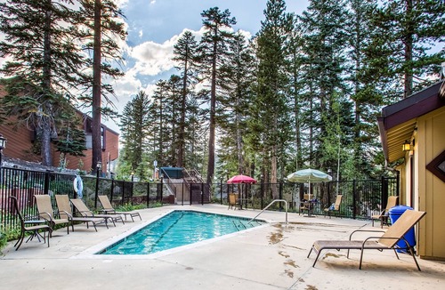 Mammoth Lakes Condo | Remodeled Cabin, Near The Village & Trails, Complex Pool & Hot Tub
