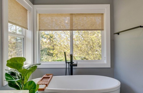 Saint Paul House | Remodeled cozy farmhouse on a 100 acre hazelnut orchard!