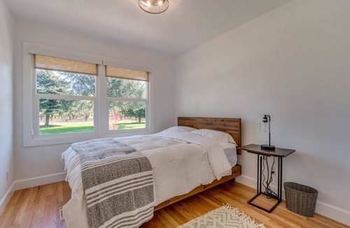 Saint Paul House | Remodeled cozy farmhouse on a 100 acre hazelnut orchard!