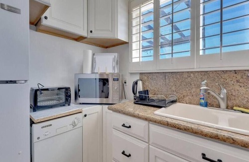 North Clairemont House | Remodeled Double Flamingo Pool/Hot Tub/BBQ/Game Room