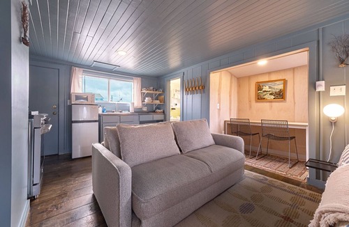 Long Beach House | Remodeled | Downtown Long Beach (The Nest)