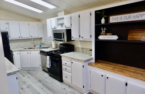 Holiday Shores House | Remodeled river home centrally located-10 min from laughlin 5 min from the water
