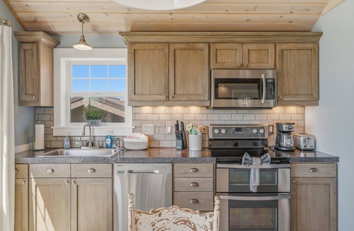 Rockaway Beach House | Remodeled Rockaway cabin near beach. Fireplace, spa shower. Hosts 4.