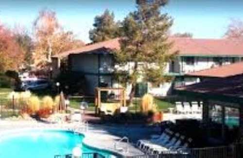 Sparks Resort | RenoThunderbird Resort Timeshare Memorial Weekend Reno Nevada One Bedroom Condo