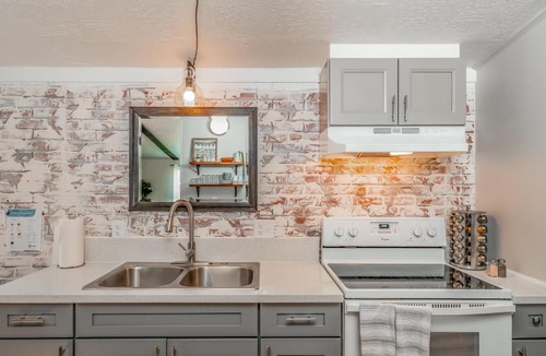 Philomath House | Renovated Bungalow Getaway