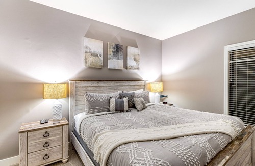 Seaside Condo | Renovated, oceanfront condo with views - steps to beach
