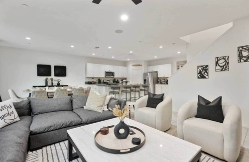 Coachella House | Resort Game Room Heated SwimUpBar Geyser Mini Golf