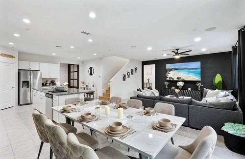 Coachella House | Resort Game Room Heated SwimUpBar Geyser Mini Golf