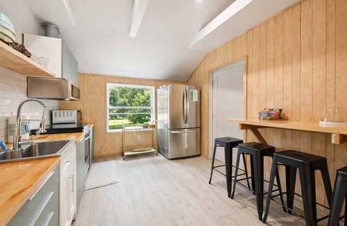 Stockton Hotel | Resort Perks: 10 beds, Beach Hou.se, deck & kitchen