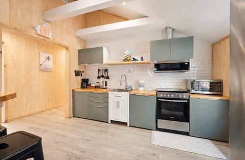 Stockton Hotel | Resort Perks: 10 beds, Beach Hou.se, deck & kitchen