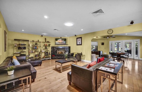 Las Vegas Villa | Resort style Villa for Families & Groups with Pool, Hot tub, Basketball, Mini golf.