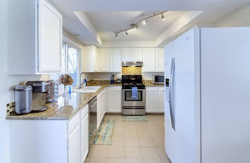 Vancouver House | Restful PNW Ranch close to PDX, dining & shopping
