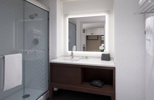Barstow Hotel | Restful Room with Family-Friendly Features + Near Route 66 Experiences