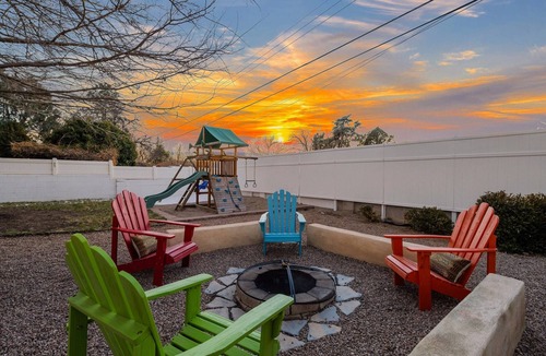 Inez House | Retreat w/HotTub, Steam Room, BBQ, Arcade, Nintendo Switch, WorkSpace & W/D