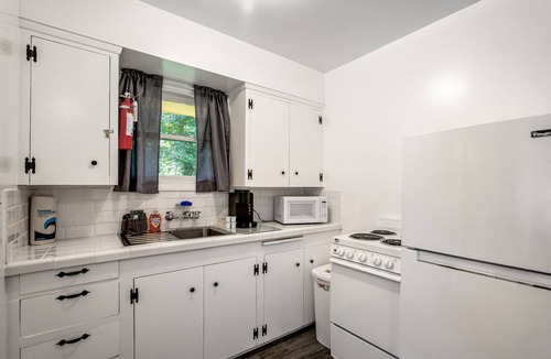 Nahcotta House | Retro motel suite near the bayshore with firepit & WiFi