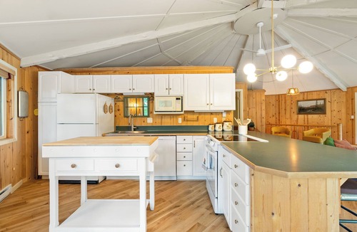 Brightwood Cabin | Retro River Cabin near Mount Hood - hot tub, games, Sandy River views!