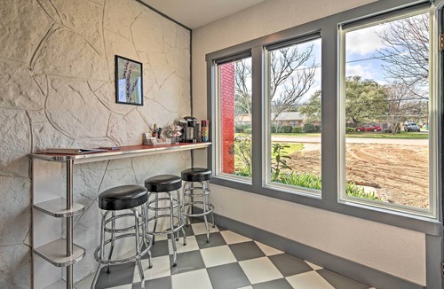 Blanco Cottage | Retro Updated Blanco Abode - Steps to Main Street!
