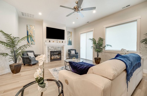 Kennewick House | Richland Home w/ Hot Tub: Wineries, Hikes & More!