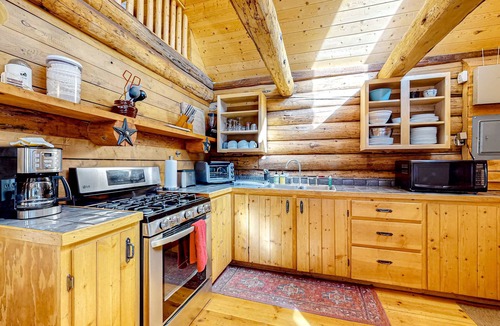 Taos Ski Valley Cabin | Ridgerunner Cabin - Ski Retreat with Hot Tub