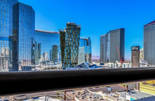 Las Vegas House | Right on the Strip! Close to Miracle Mile Shops at Planet Hollywood, Pool, Spa