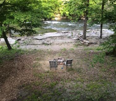 Townsend Ski Chalet | River Escape