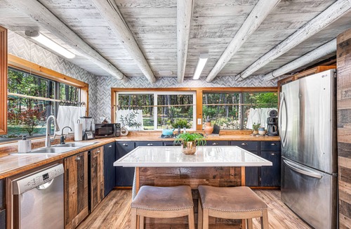 Jacksonville House | -River Retreat Log Cabin w/Gym, Game Room, and Sauna-