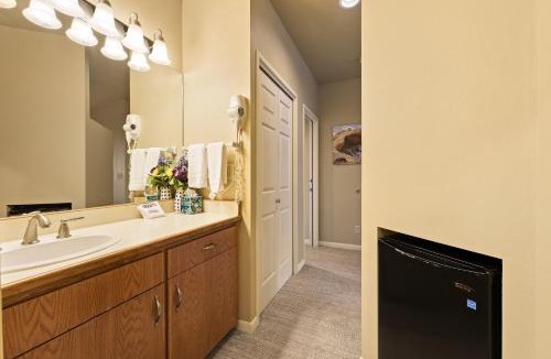 Summer Lake Apartment | River Ridge 323B home