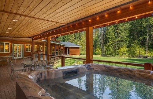 Leavenworth House | River Road Lodge by NW Comfy Cabins