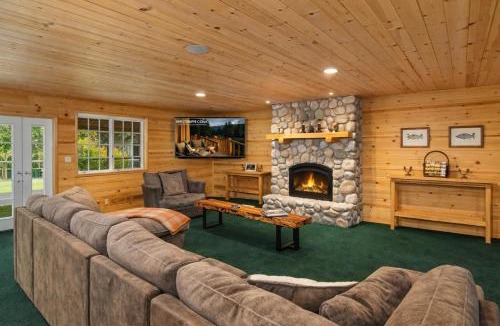 Leavenworth House | River Road Lodge by NW Comfy Cabins