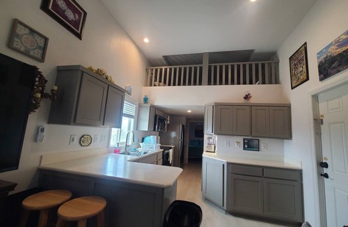 Ehrenberg Cabin | River Tiny Home~Private Beach Pool/Spa/Gym watercraft launch, clubhouse. Relax!