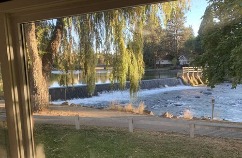 Bend Cottage | River Walk