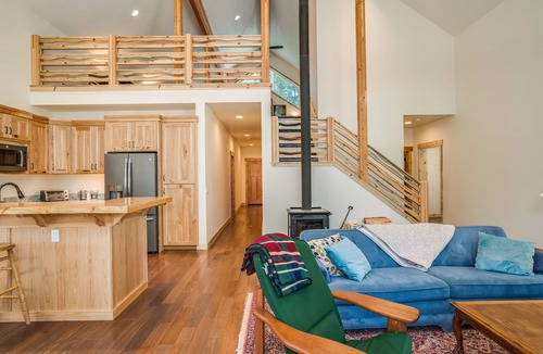 Plain House | Riverfront cabin with a hot tub & fireplace.