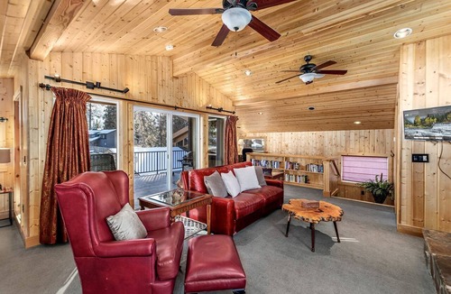 Leavenworth Cabin | Riverfront Cabin with Modern Loft Interior in Leavenworth, Washington