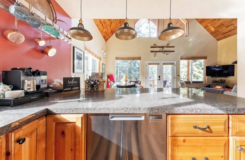 Ardenvoir House | Riverfront Chalet near Lakes, Mtns. & Leavenworth