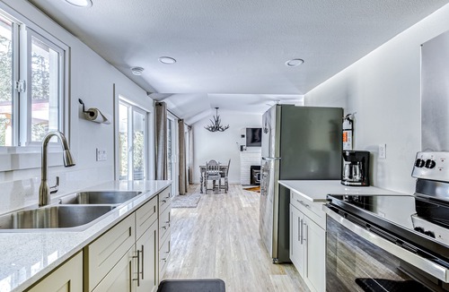 Marmot Cabin | Riverfront Cottage Inspires Serenity on Sandy River