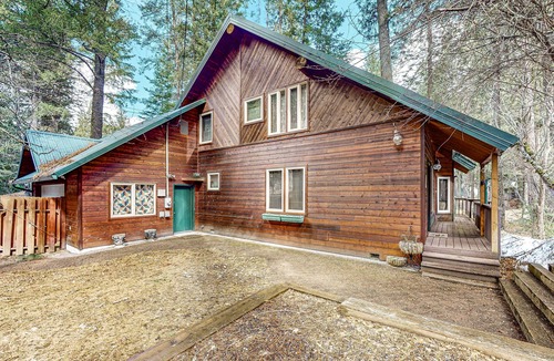 Wallowa County House | Riverfront home with deck, fireplace, & salt water hot tub- near hiking & lake