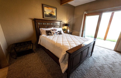 White Bird Bed & Breakfast | Riverfront Lodge in White Bird, ID – 1BR w/Panoramic Views & Breakfast Unit 7