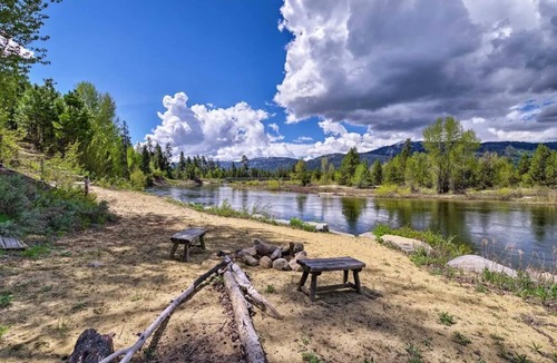 Tamarack Resort Apartment | Riverfront Lodge | Sleeps 22+ | Hot Tub & Fire Pit | Private Beach | Ride-Out Snowmobile & ATV Access | Sports Bar & Game Room | Gourmet Kitchen | Between Tamarack & Brundage Ski Resorts