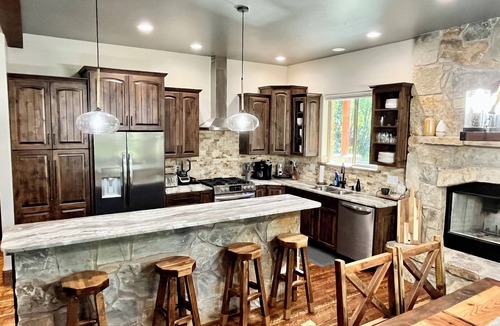 Hamilton House | Riverfront Luxury Cabin With Private Pond And Hot Tub