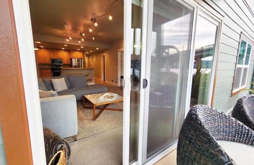 Florence House | Riverfront Views, Walk to Old Town, Dog Friendly! The Tide That Binds