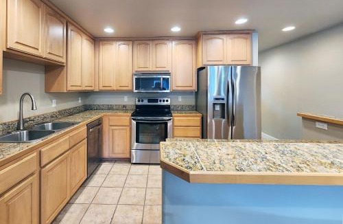 Florence House | Riverfront Views, Walk to Old Town, Dog Friendly! The Tide That Binds